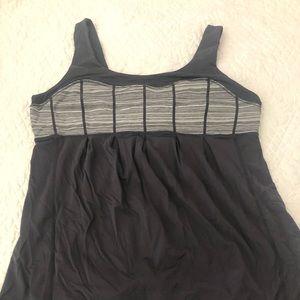Lululemon gray and white tank top